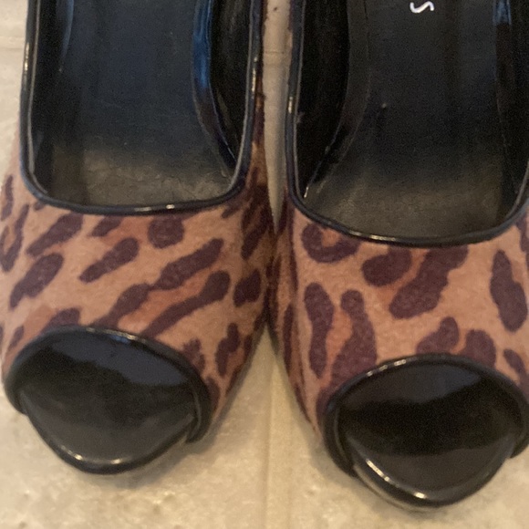 Fabulous-Furs Heels - 6 - Picture 4 of 7